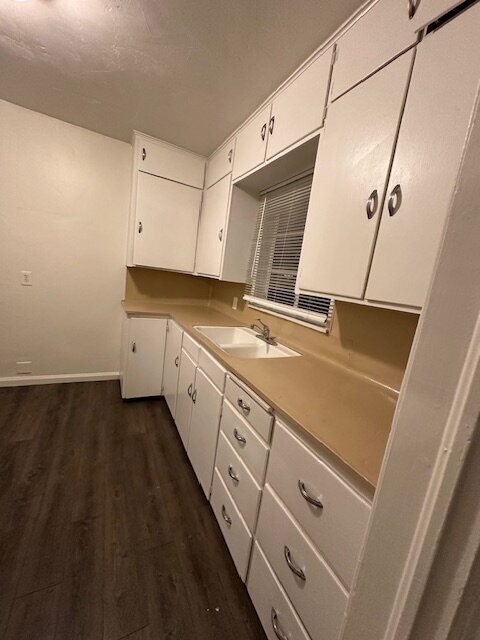 Building Photo - One Bedroom in convenient Ogden location!