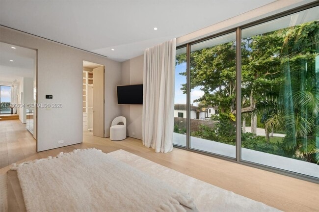 Building Photo - 424 W Rivo Alto Dr