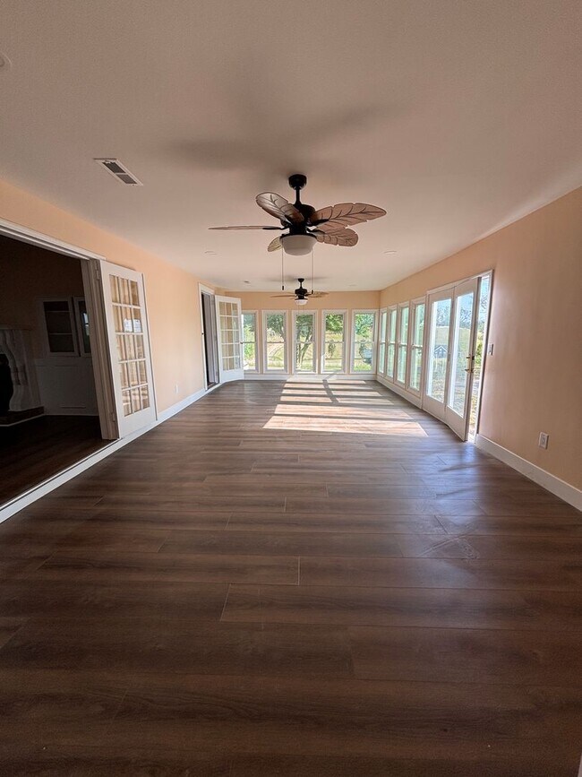 Building Photo - Newly Renovated Stunning Home