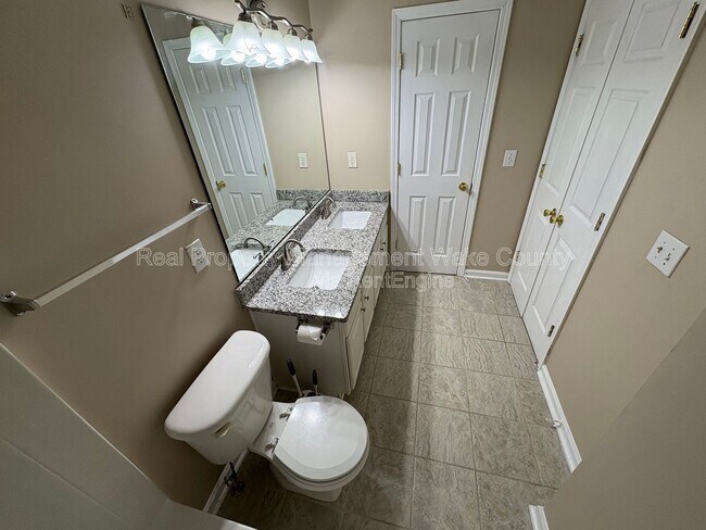 Building Photo - 504 Canyon Lake Cir