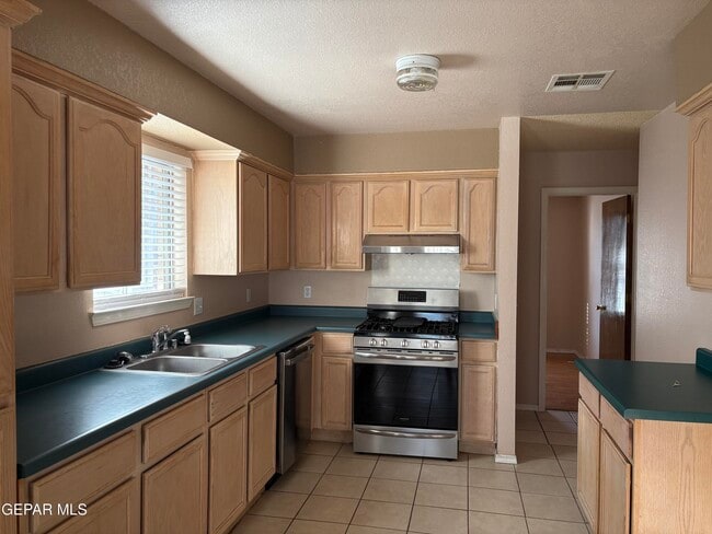 Building Photo - 13981 Veny Webb St