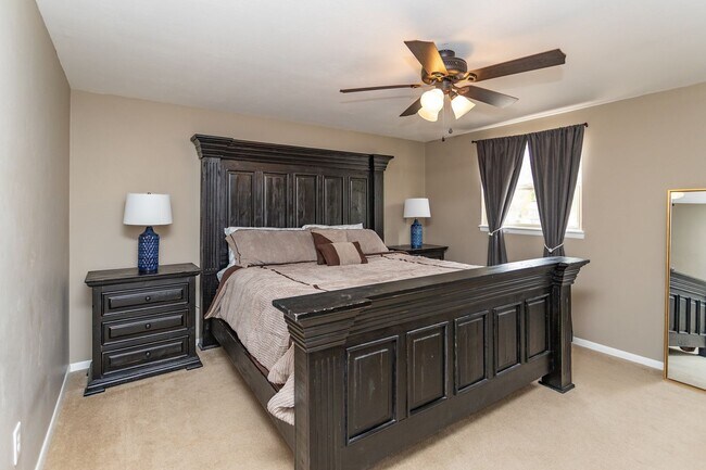 Building Photo - BEAUTIFUL 4BD SPLIT-LEVEL HOME in VILLA LO...