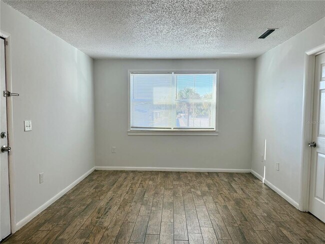 Building Photo - 9013 Westchester Cir