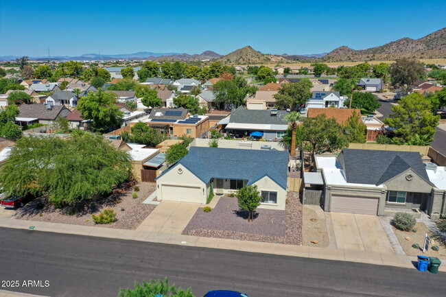 Building Photo - 1362 E Wickieup Ln