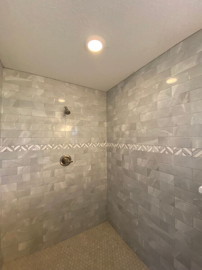 Building Photo - 10 Hemlock Cir Ct