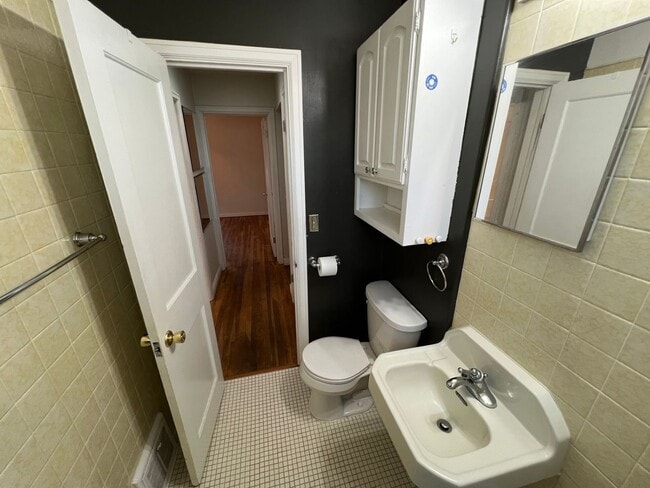 Building Photo - 3 Bed 2 Bath House