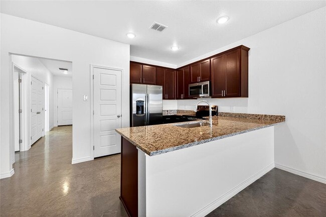 Building Photo - 628 Pacific Crest Trl