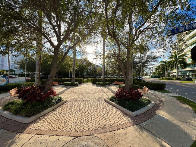 Building Photo - 9200 E Bay Harbor Dr