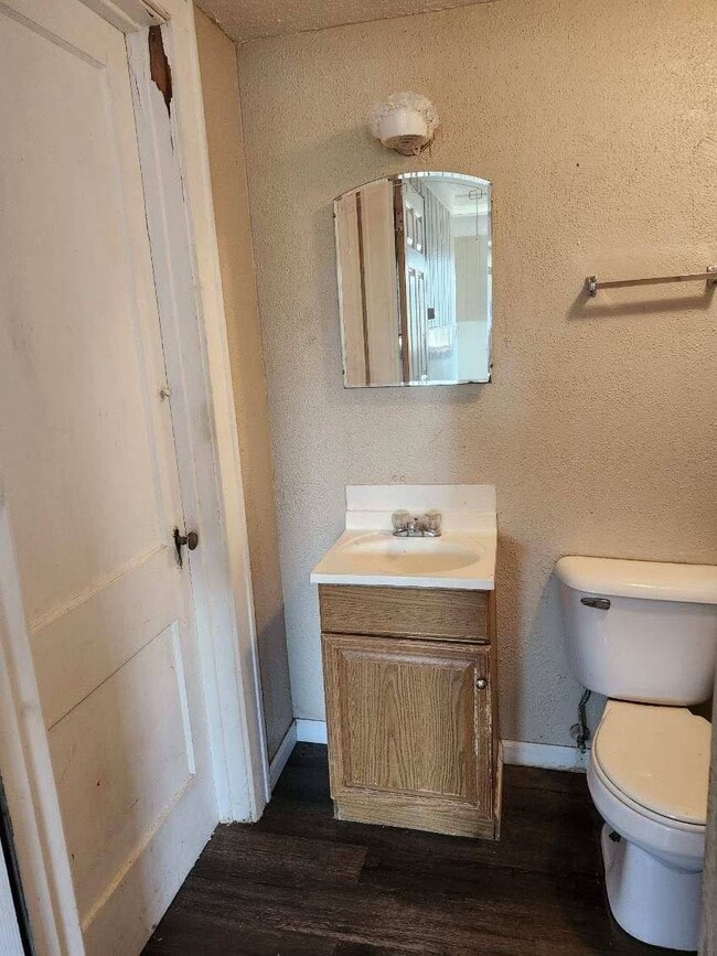 Building Photo - 804 Main Ave W