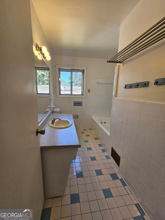 Building Photo - 3543 Cloudland Dr