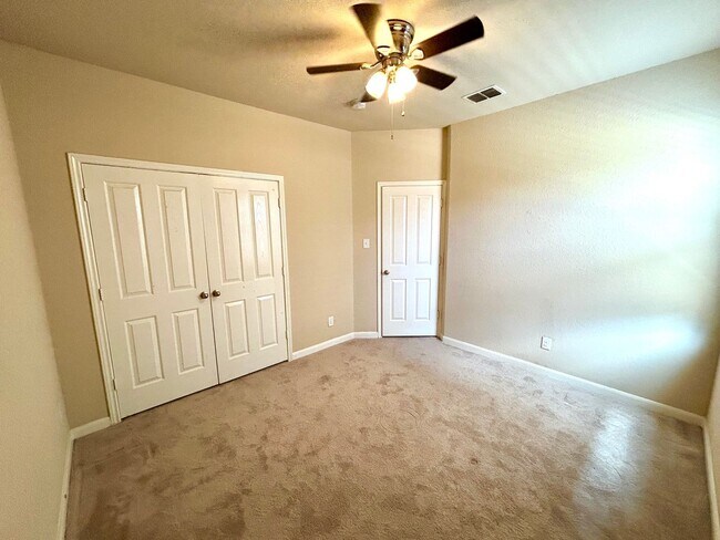 Building Photo - Modern Home with Fenced Backyard, Community Pool & Playground!