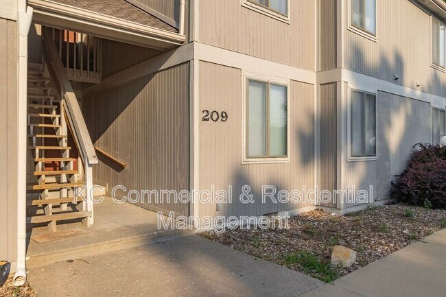 Building Photo - 209 W Main St