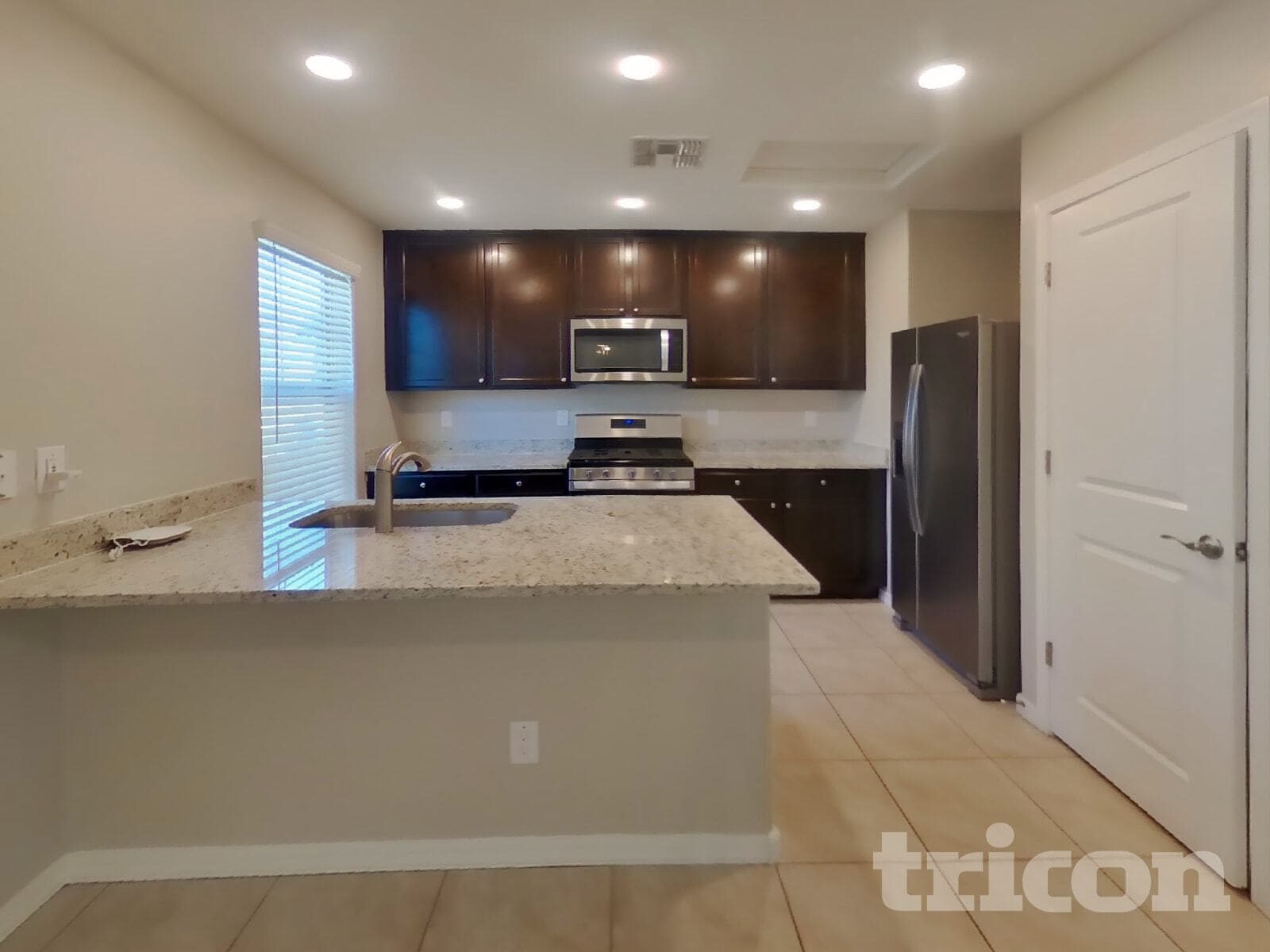 Building Photo - 8023 W Albeniz Pl