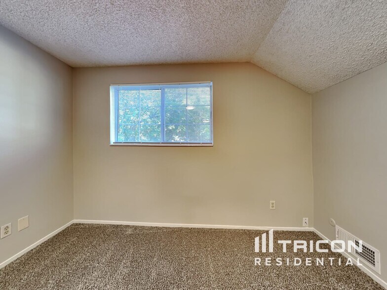 Building Photo - 2878 Goldy Way