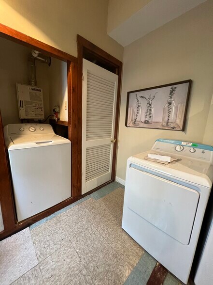 Building Photo - 88 Walnut Ave