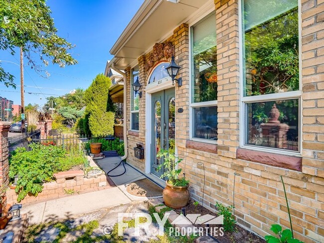 Building Photo - Gorgeous Victorian in Baker/West Wash Park