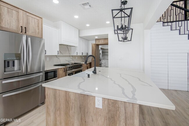 Building Photo - 918 Bellacumbre Dr