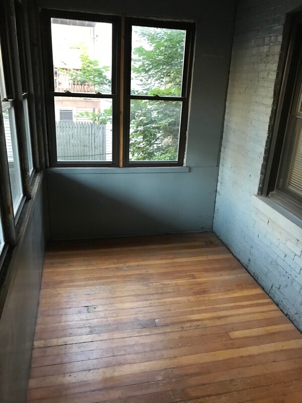 Building Photo - 2137 N Oakley Ave