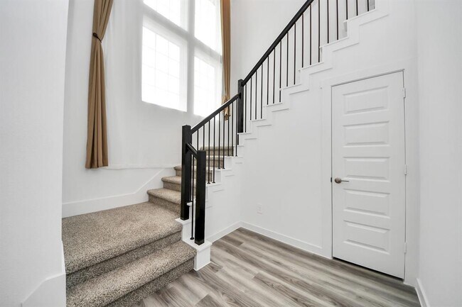 Building Photo - 31515 Avebury Lake Ln