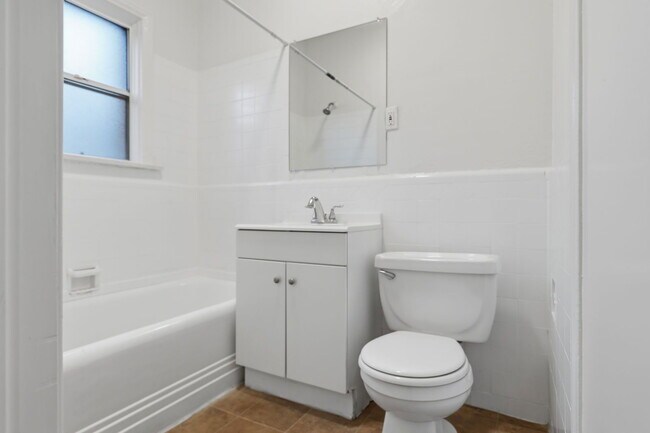 Building Photo - 724 S Mariposa Ave