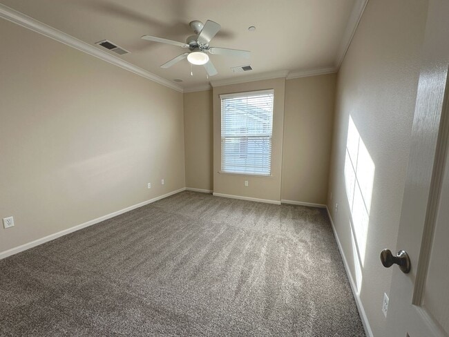 Building Photo - Beautifully Upgraded 3BD/2.5BA Citrus Heights Home with Covered Patio & Modern Amenities!