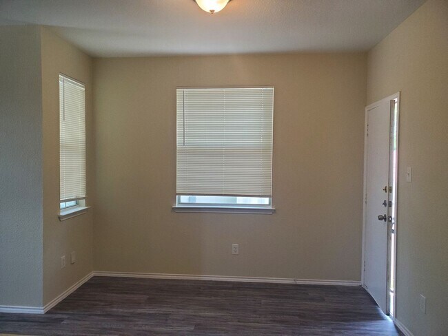 Building Photo - 14001 Cambourne Dr