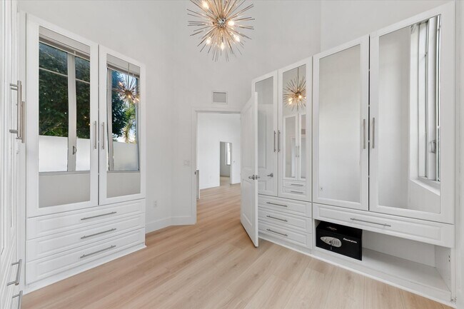 Building Photo - 300 S Australian Ave