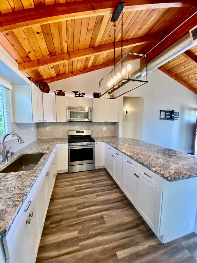 Building Photo - Magnificent Views – 2 Bed, 1 Bath Gem – A ...