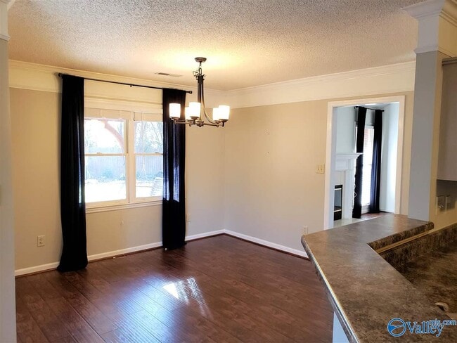Building Photo - 1100 Leeward Dr SE