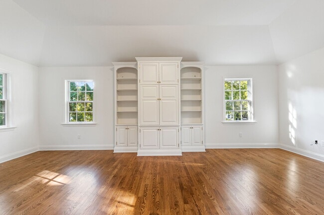 Building Photo - 18 Echo Ln