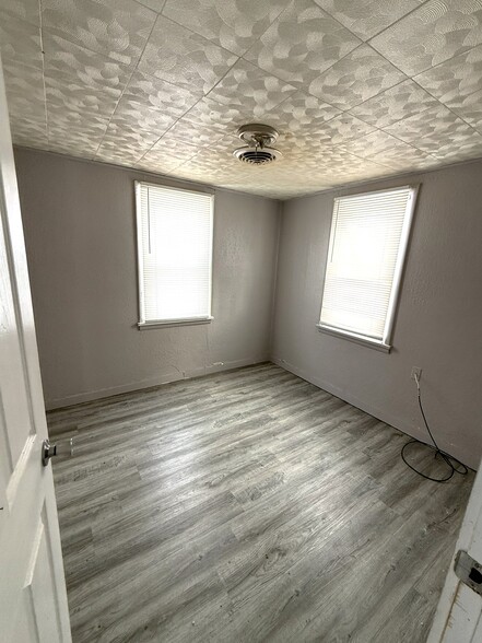 Building Photo - 1524 N Summit Ave