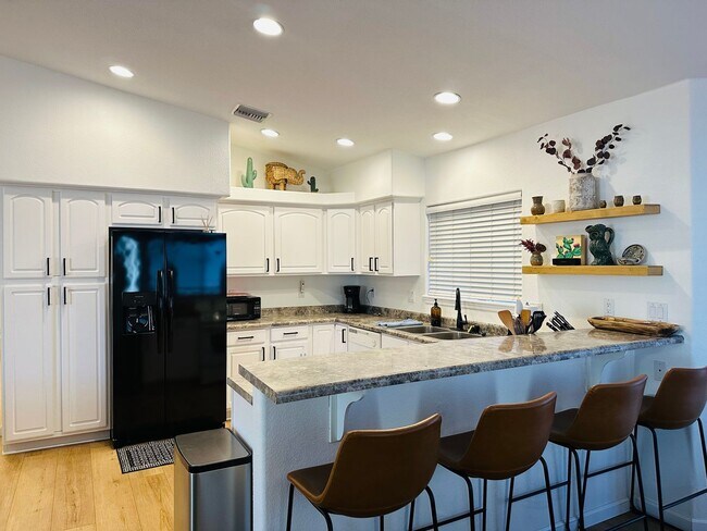 Building Photo - WINTER VACATION RENTAL Fully Furnished 3BD/2BA Bullhead City, AZ in Sunridge Estates