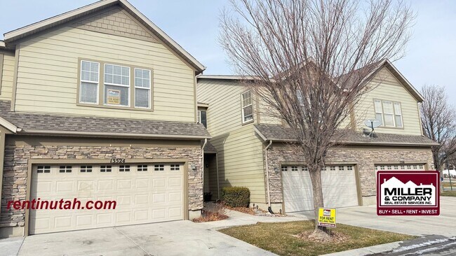 Building Photo - Beautifully updated townhouse in Riverton!