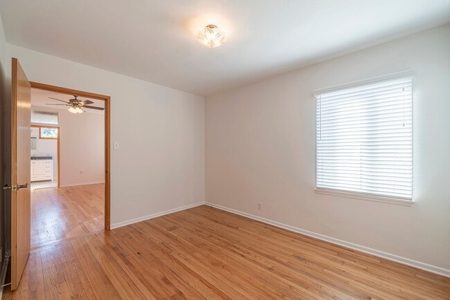 Building Photo - Charming Manhattan Beach Home Rental!