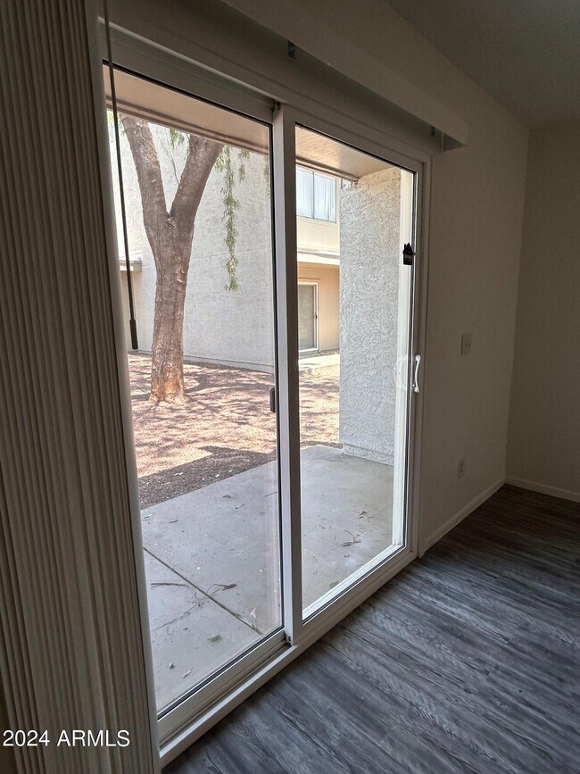 Building Photo - 2832 E Le Marche Ave