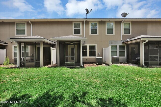 Building Photo - 452 Walnut Dr