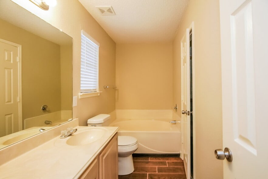 Building Photo - 8112 Broken Arrow Rd