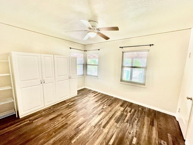 Building Photo - Charming 1/1 in the Heart of Tower District