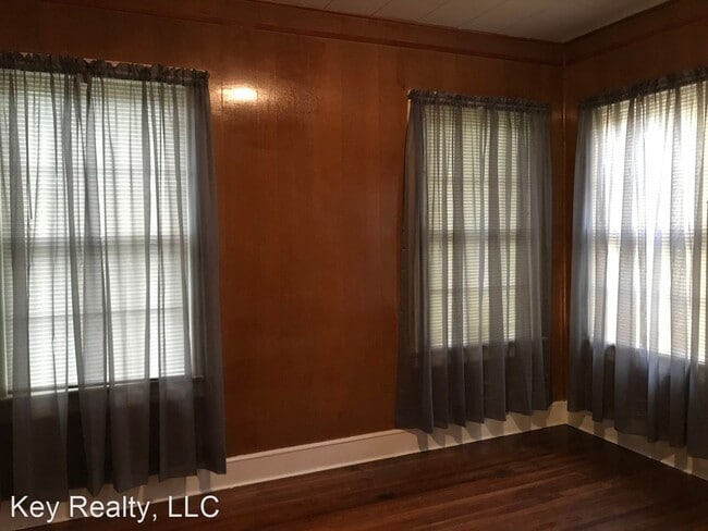 Building Photo - 3 br, 1 bath House - 115 Colonial Drive
