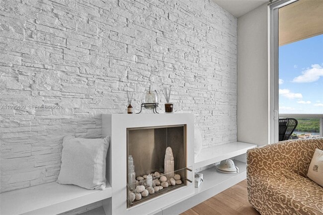 Building Photo - 15901 Collins Ave