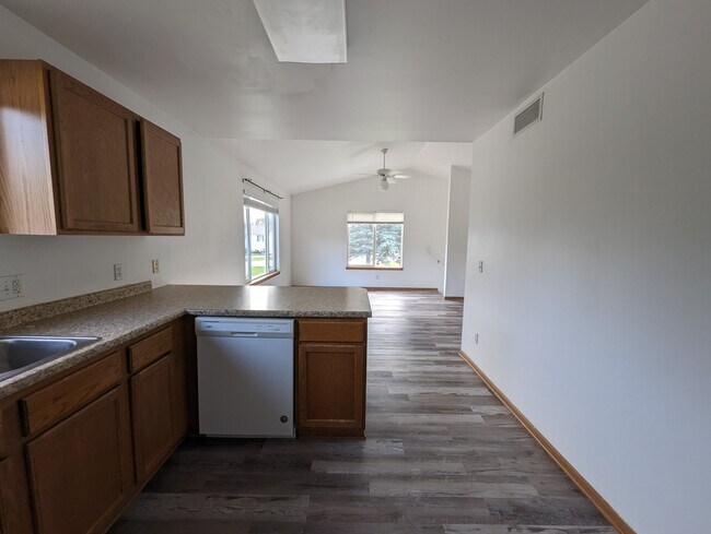 Building Photo - 3111 Diamond St