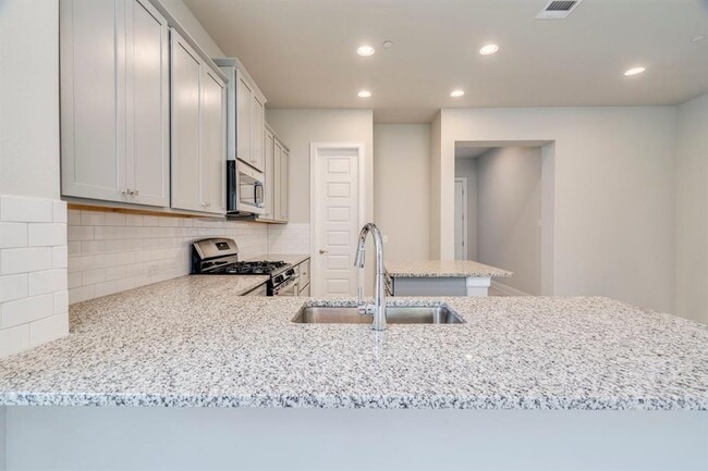 Building Photo - 600 C-Bar Ranch Trl