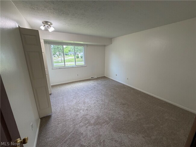 Building Photo - 660 Loomis Ave