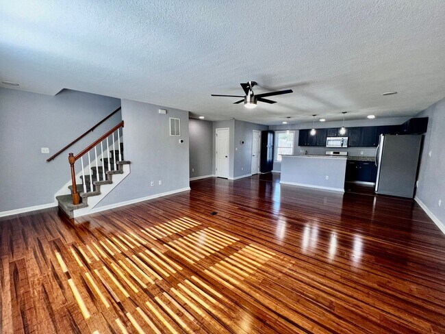 Building Photo - Tri-Level Condo – Pets Welcome, Washer & D...