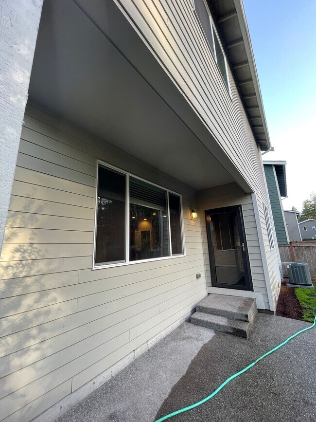 Covered backporch - 8828 Jayden Ln NE