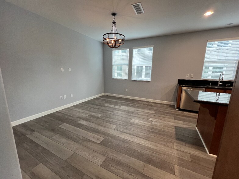Building Photo - 3949 Portola Cmn