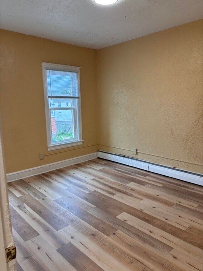 Building Photo - 22 S Elm St