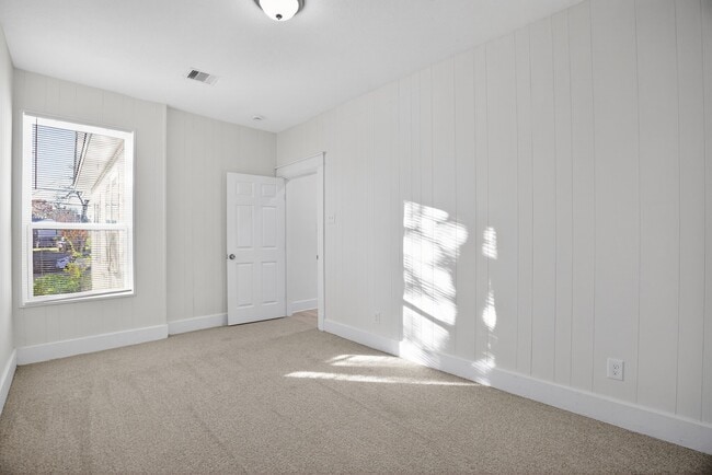 Building Photo - 304 W Vulcan St