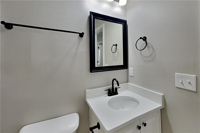 Building Photo - 670 Chantress Ct