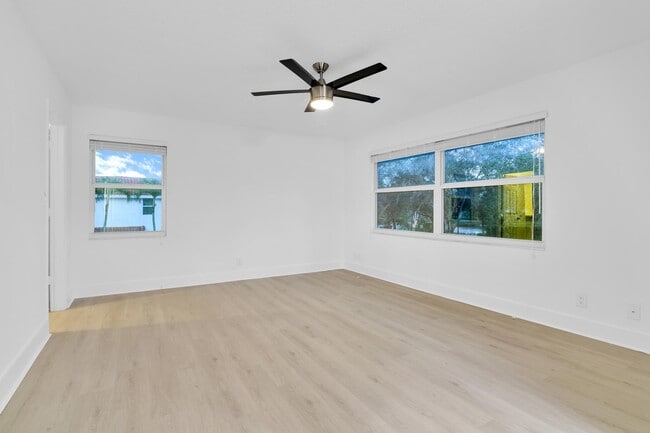 Building Photo - 8608 Vía Giula